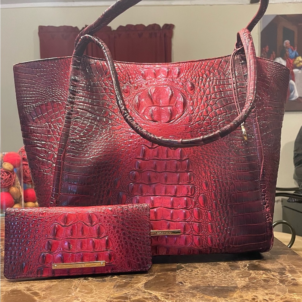 Large handbag and wallet